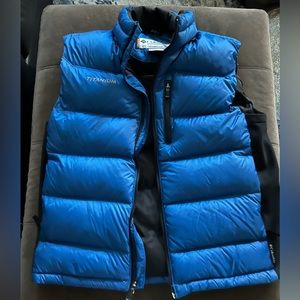 Columbia Men’s blue Titanium vest!!